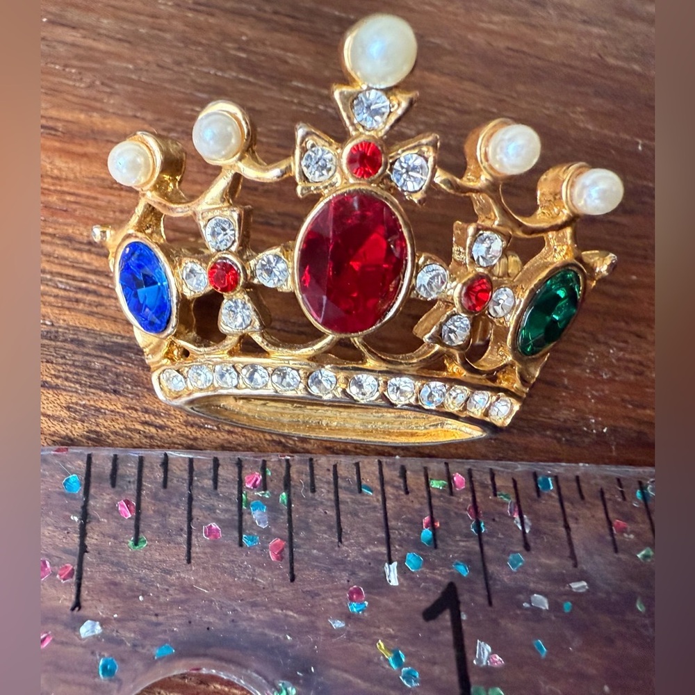 VTG Gold Tone Crown Brooch with Red, Blue, and Green Rhinestones Pin